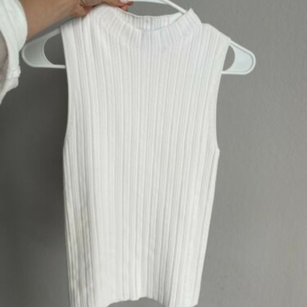 Theory women's white ribbed Sleeveless Top size P NEW
